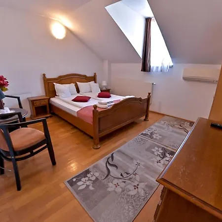 Casa de hóspedes Happy Day - Motorcycle Friendly 3*