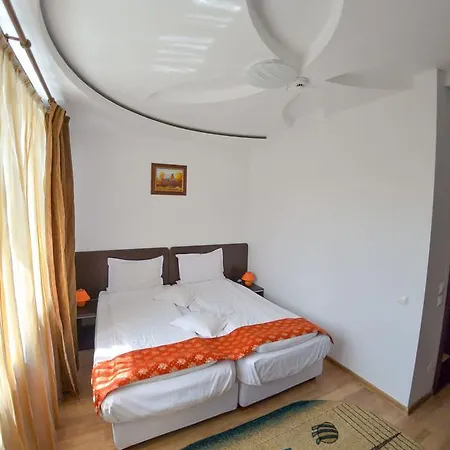 Guest house Happy Day - Motorcycle Friendly 3*